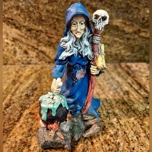 Vintage witch figurine...B108